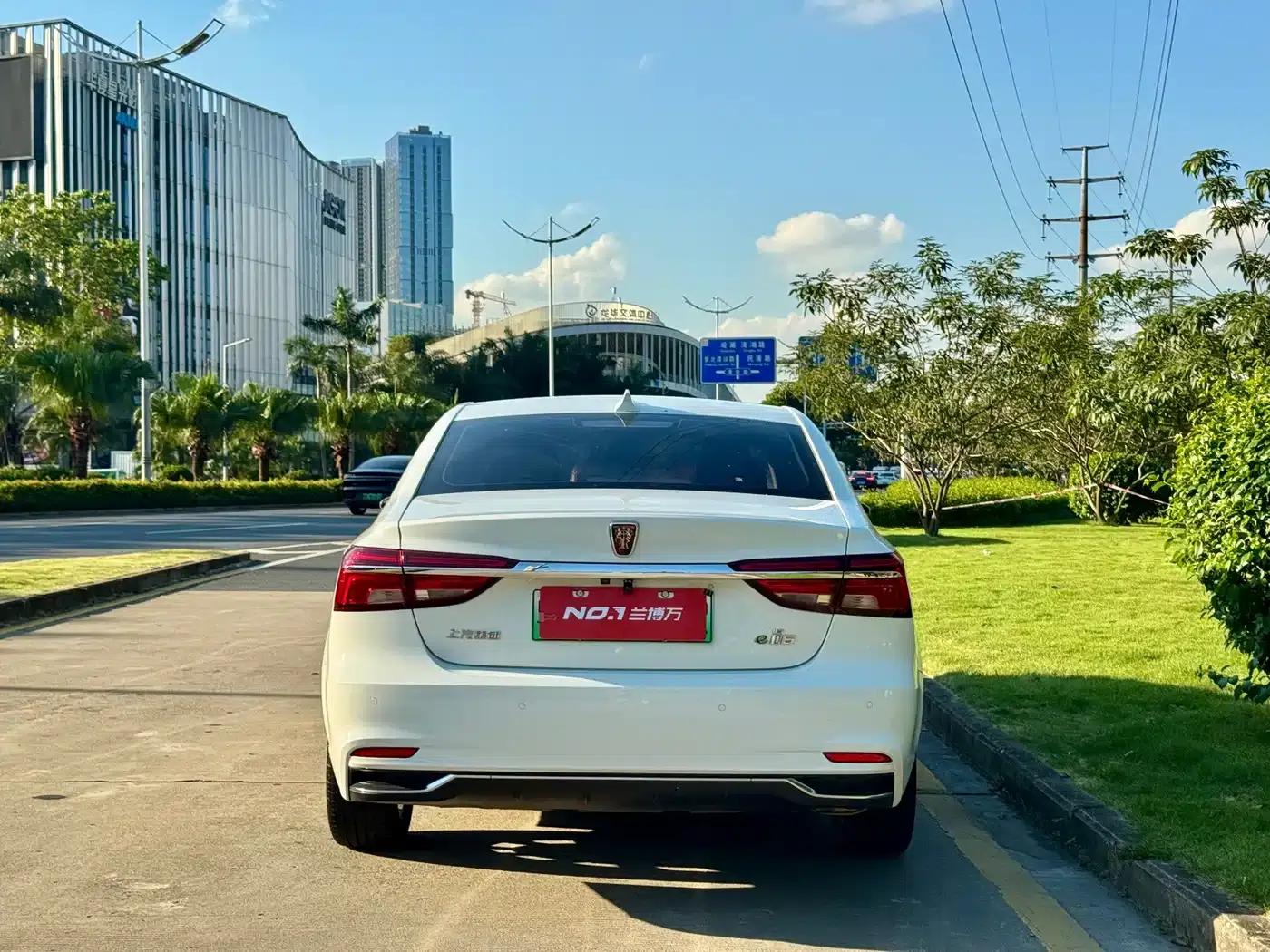 Roewe i6 New Energy 2017 45T Hybrid Connected Smart Edition — миниатюра 8