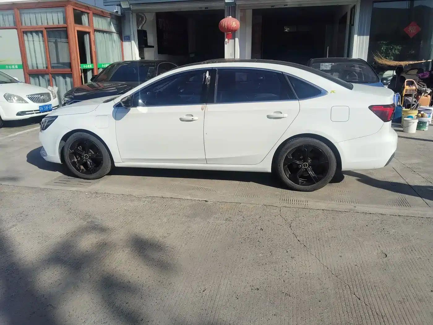 Roewe i6 MAX New Energy 2020 1.5T PHEV Cool Panoramic Sunroof Edition — миниатюра 4