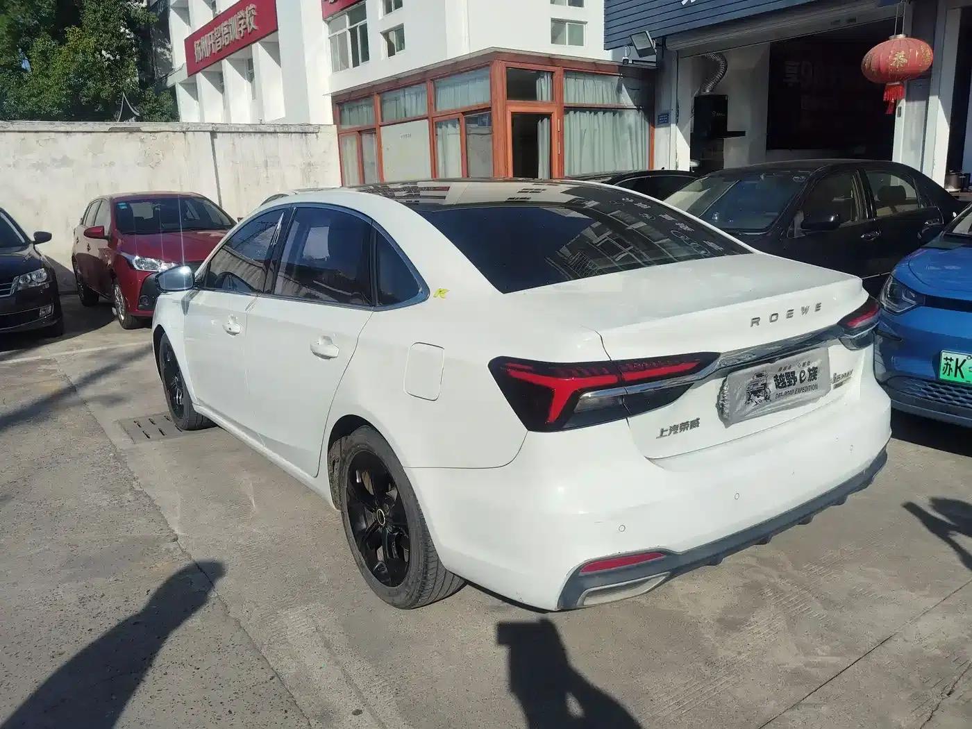 Roewe i6 MAX New Energy 2020 1.5T PHEV Cool Panoramic Sunroof Edition — миниатюра 5
