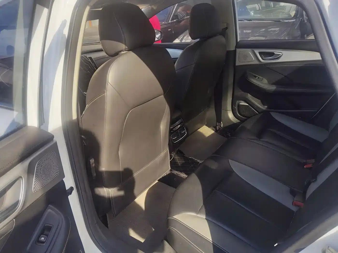 Roewe i6 MAX New Energy 2020 1.5T PHEV Cool Panoramic Sunroof Edition — миниатюра 9