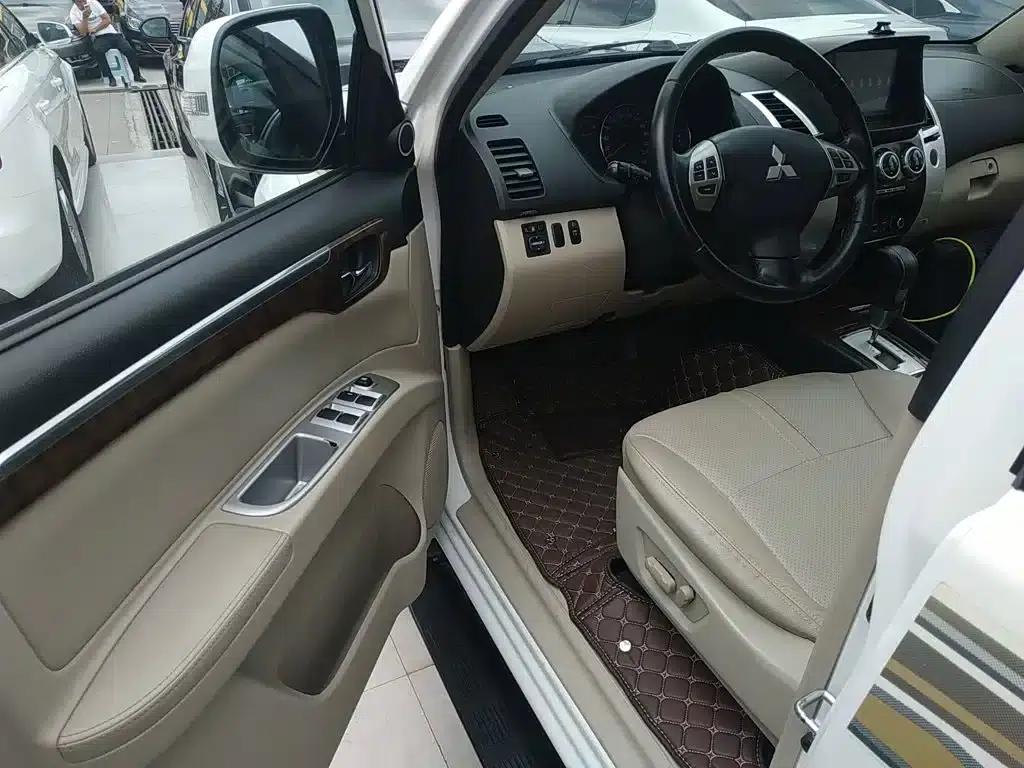2013 Pajero Sport 3.0L Automatic 2WD Luxury Edition — миниатюра 12