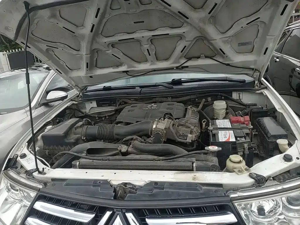 2013 Pajero Sport 3.0L Automatic 2WD Luxury Edition — миниатюра 16