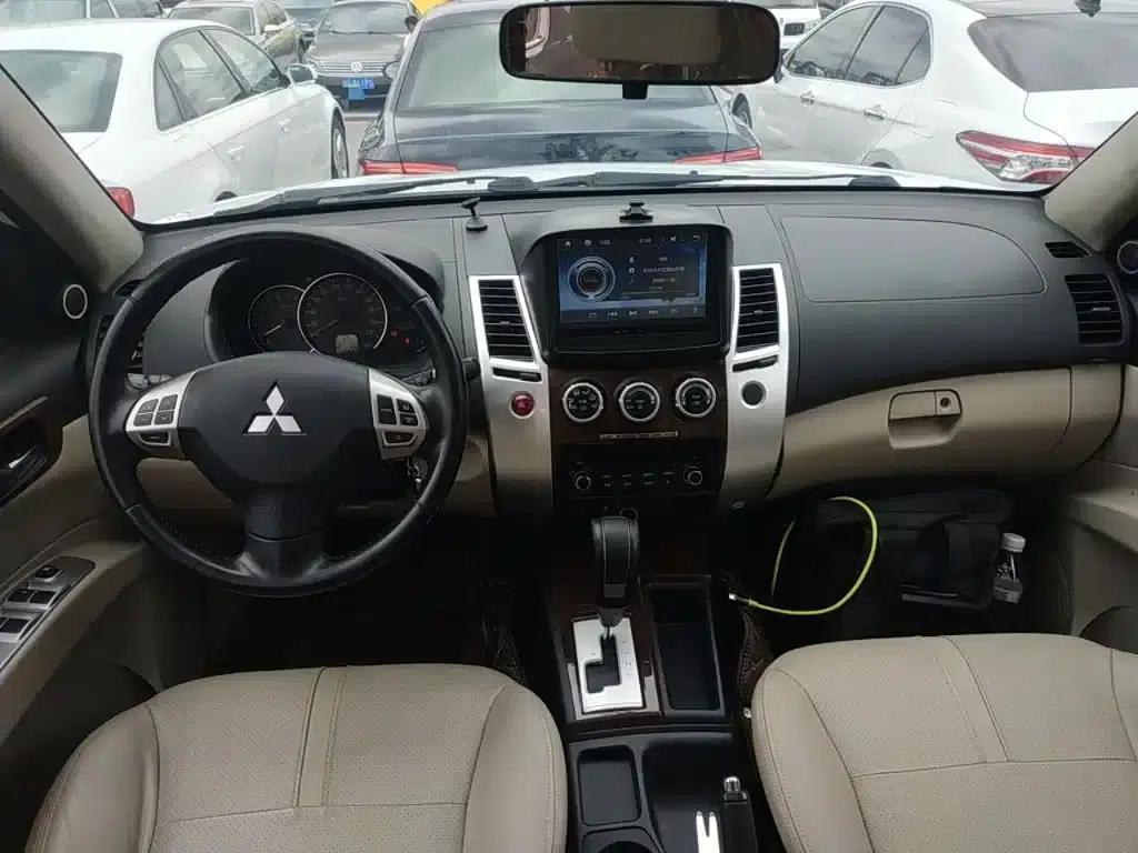 2013 Pajero Sport 3.0L Automatic 2WD Luxury Edition — миниатюра 6