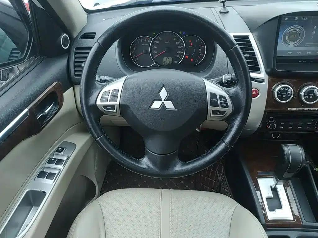 2013 Pajero Sport 3.0L Automatic 2WD Luxury Edition — миниатюра 7