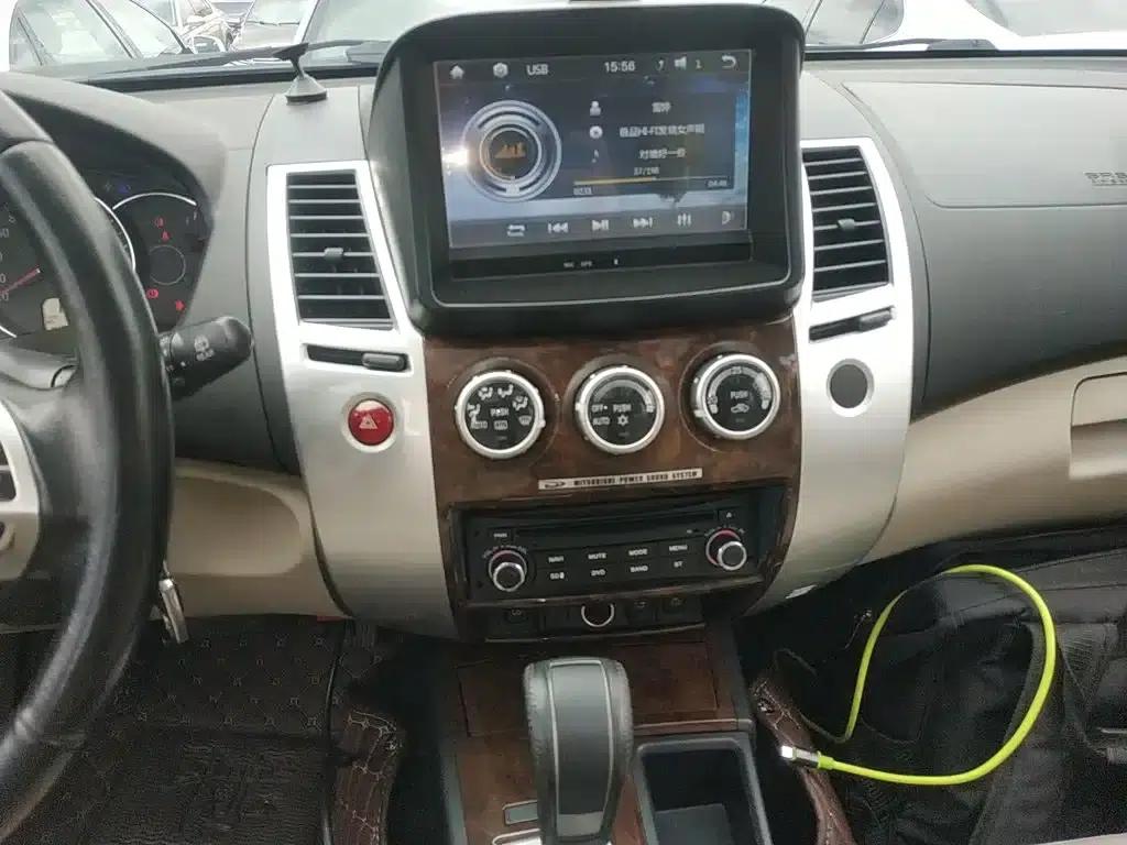 2013 Pajero Sport 3.0L Automatic 2WD Luxury Edition — миниатюра 9