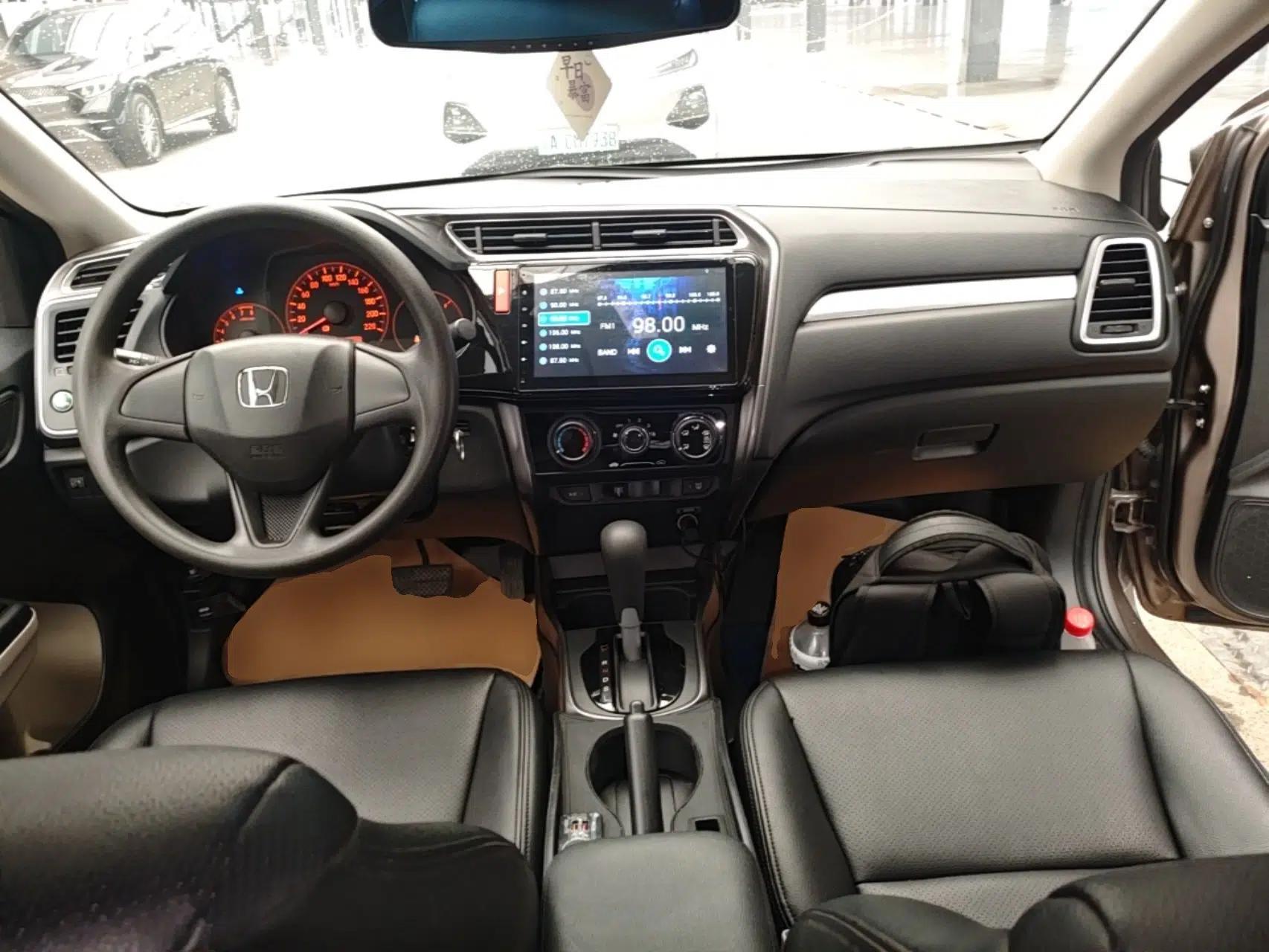 Honda Greiz 2016 1.5L CVT Classic Edition — миниатюра 12
