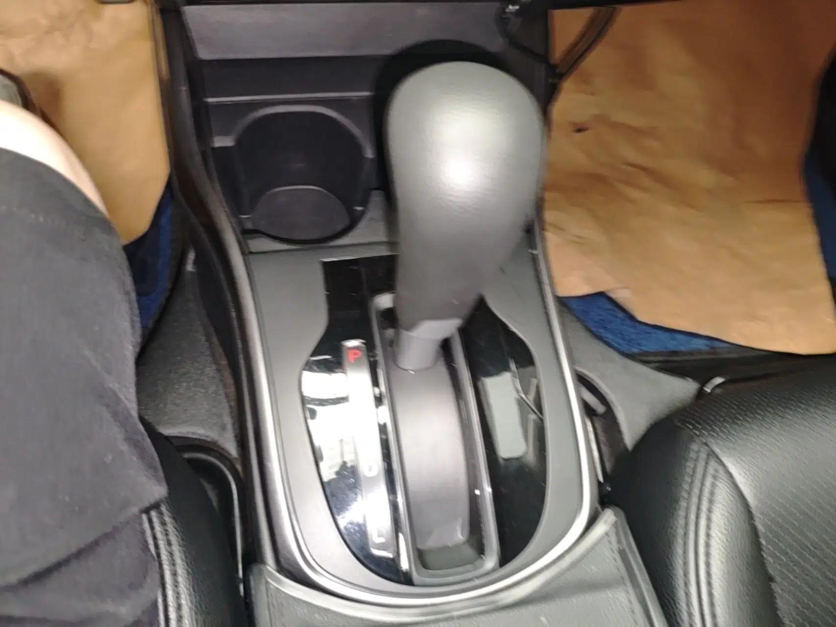 Honda Greiz 2016 1.5L CVT Classic Edition — миниатюра 16