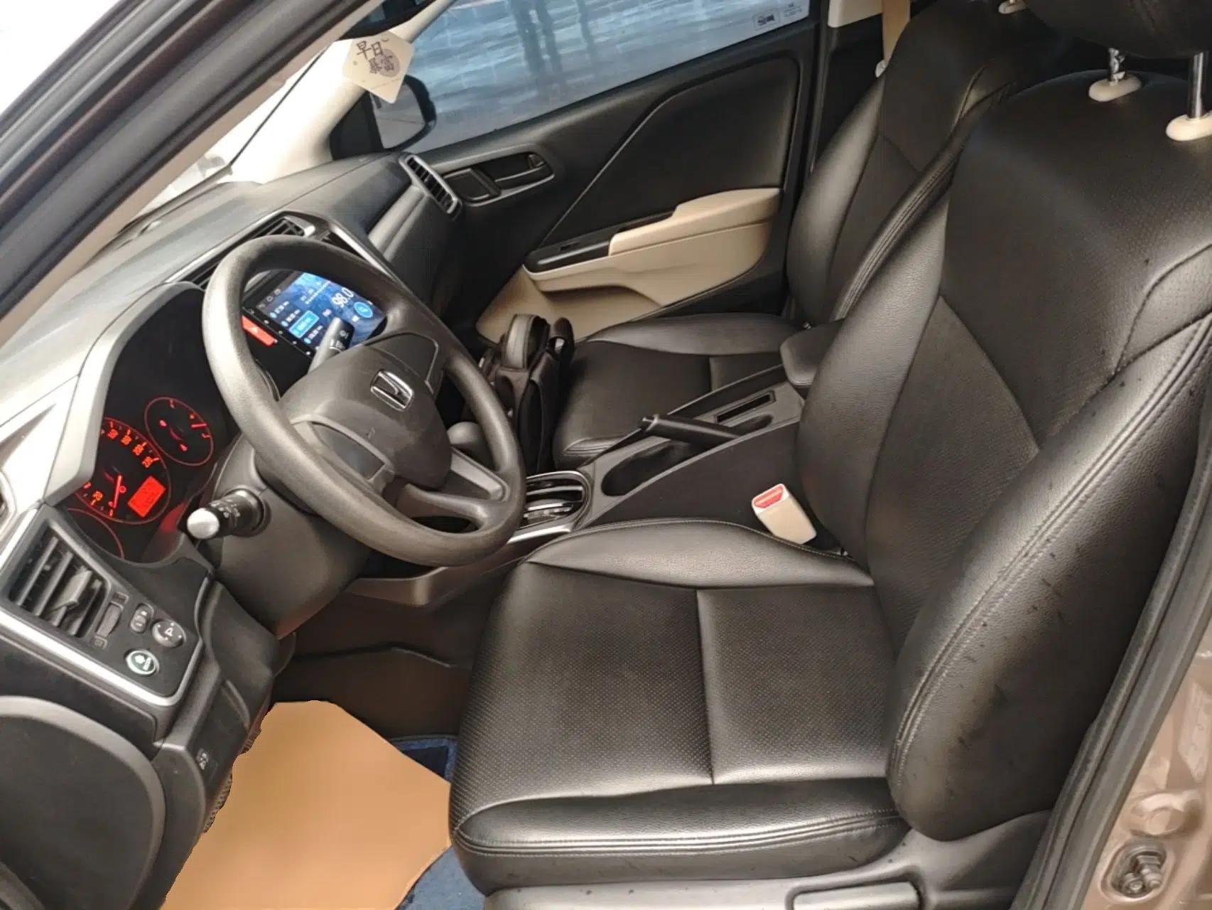 Honda Greiz 2016 1.5L CVT Classic Edition — миниатюра 17