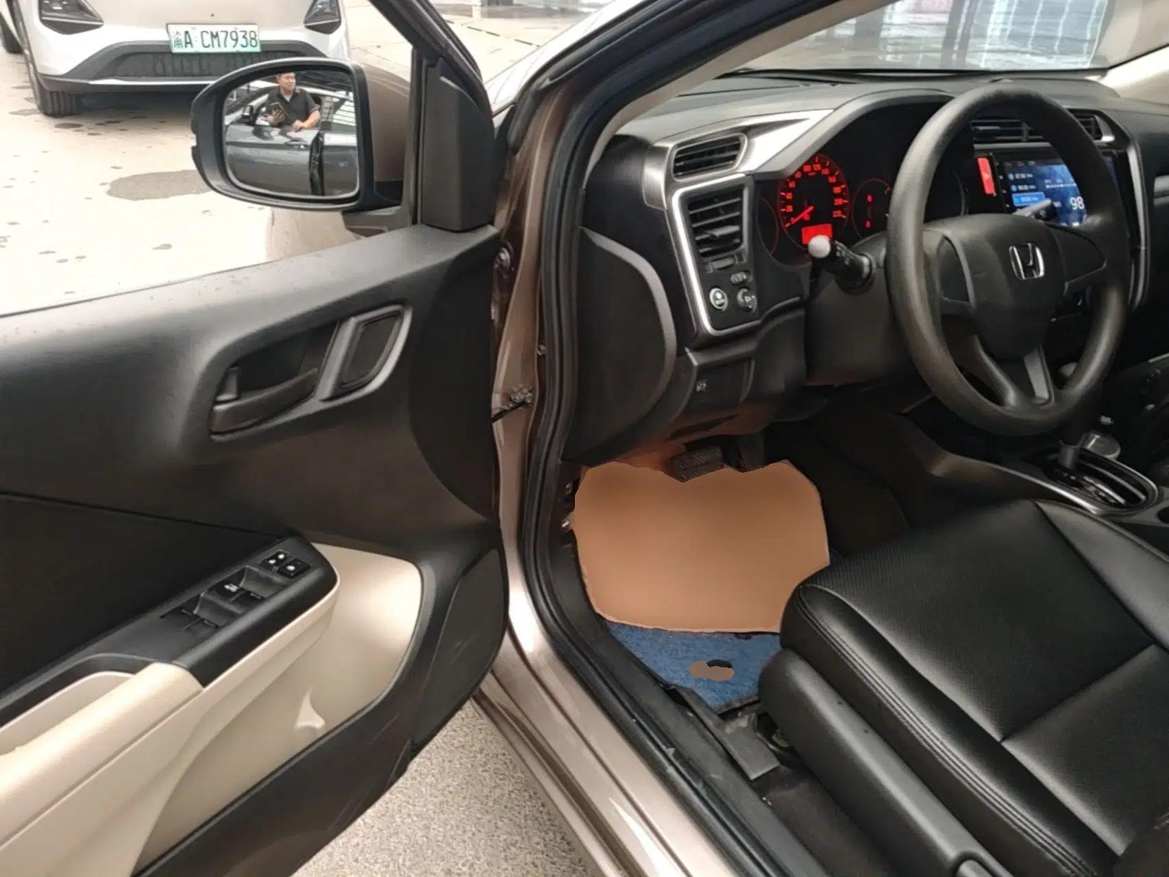 Honda Greiz 2016 1.5L CVT Classic Edition — миниатюра 18