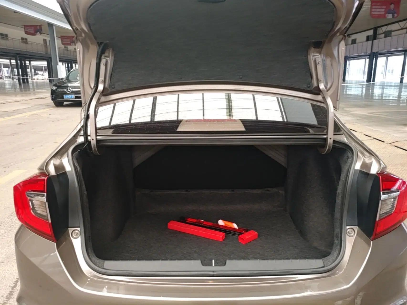 Honda Greiz 2016 1.5L CVT Classic Edition — миниатюра 22
