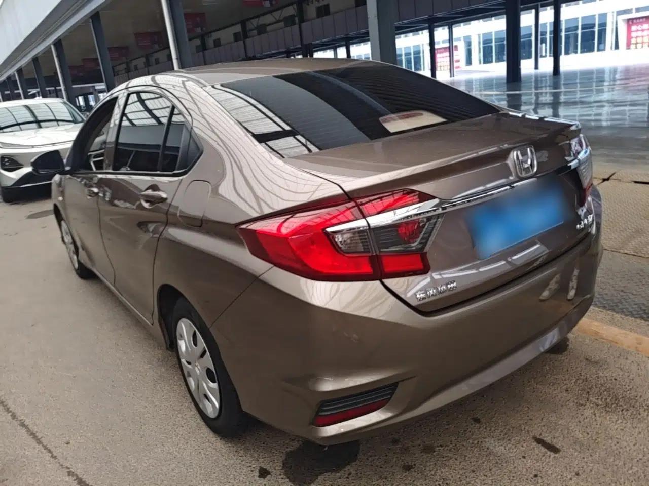 Honda Greiz 2016 1.5L CVT Classic Edition — миниатюра 4
