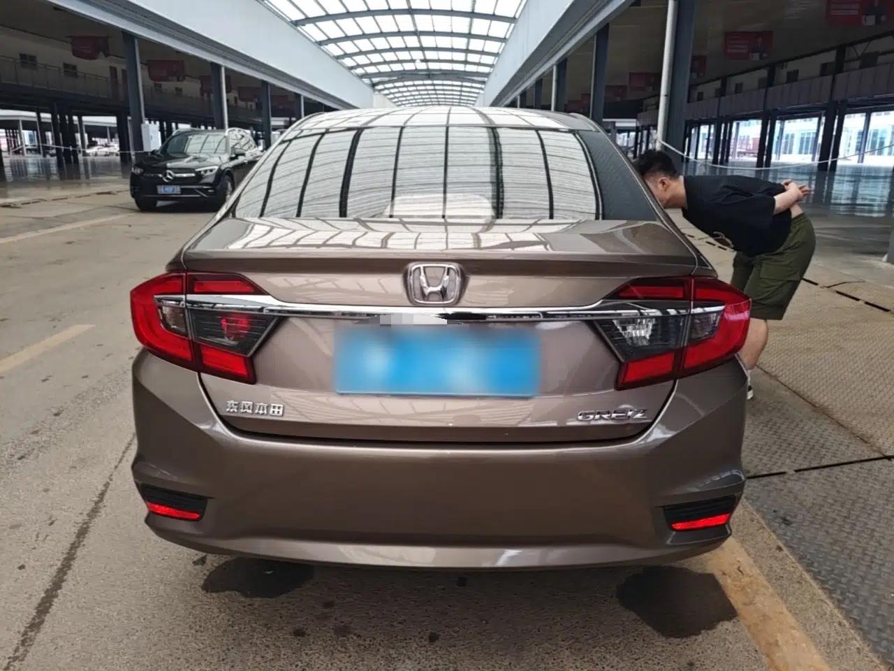 Honda Greiz 2016 1.5L CVT Classic Edition — миниатюра 5