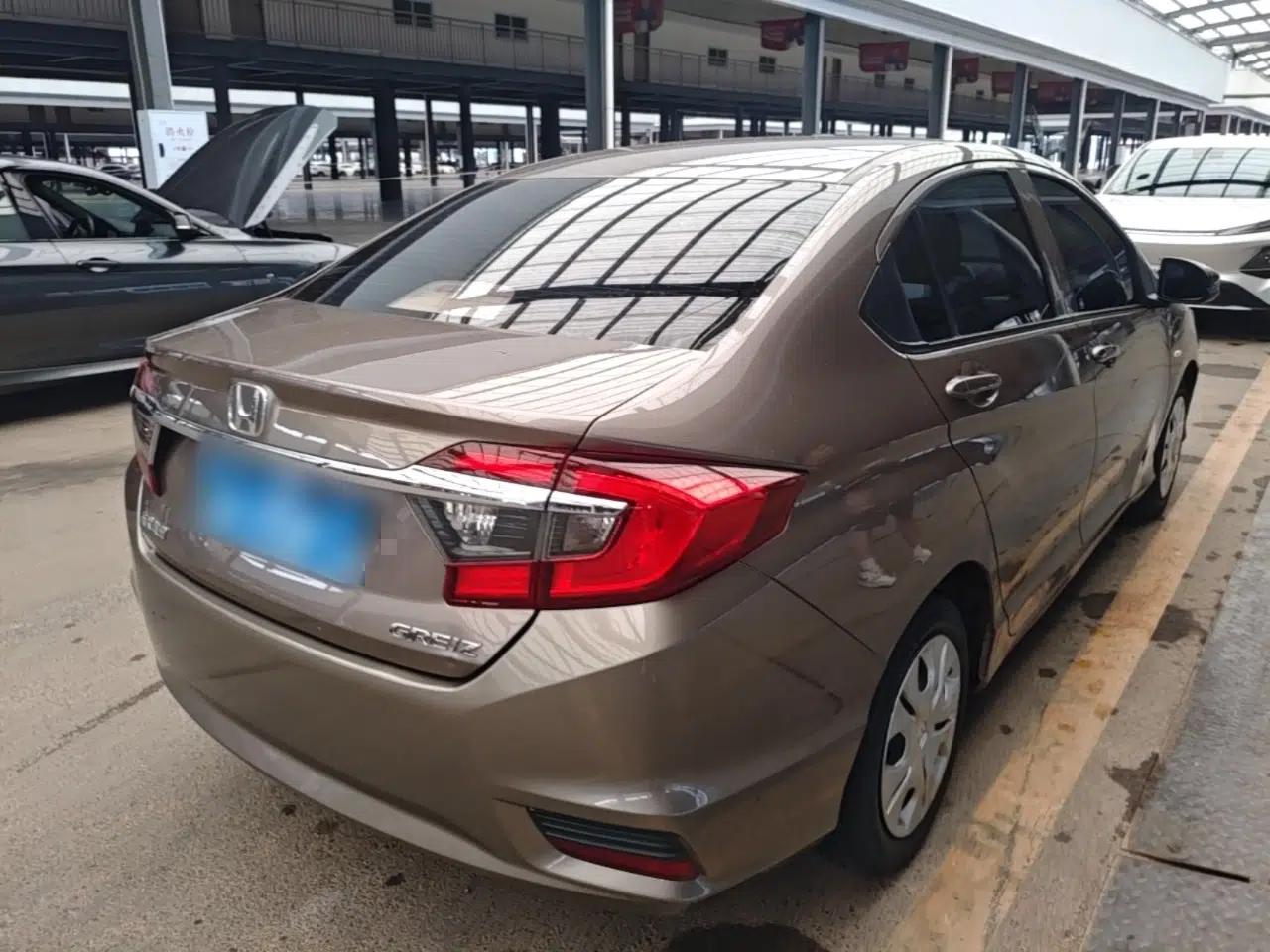 Honda Greiz 2016 1.5L CVT Classic Edition — миниатюра 6