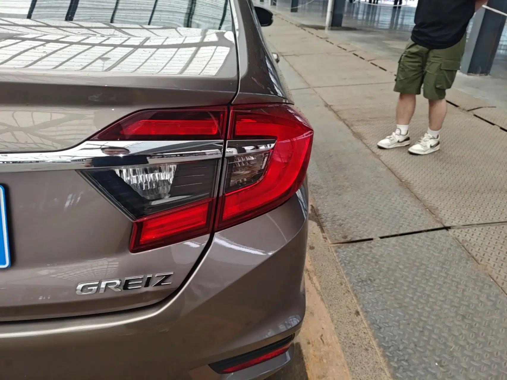 Honda Greiz 2016 1.5L CVT Classic Edition — миниатюра 9