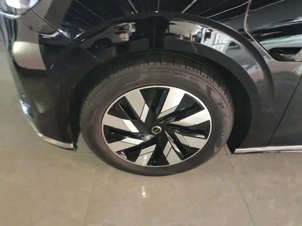 Volvo EM90 2025 Ultra 6-seater — миниатюра 25