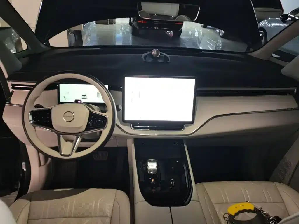 Volvo EM90 2025 Ultra 6-seater — миниатюра 6