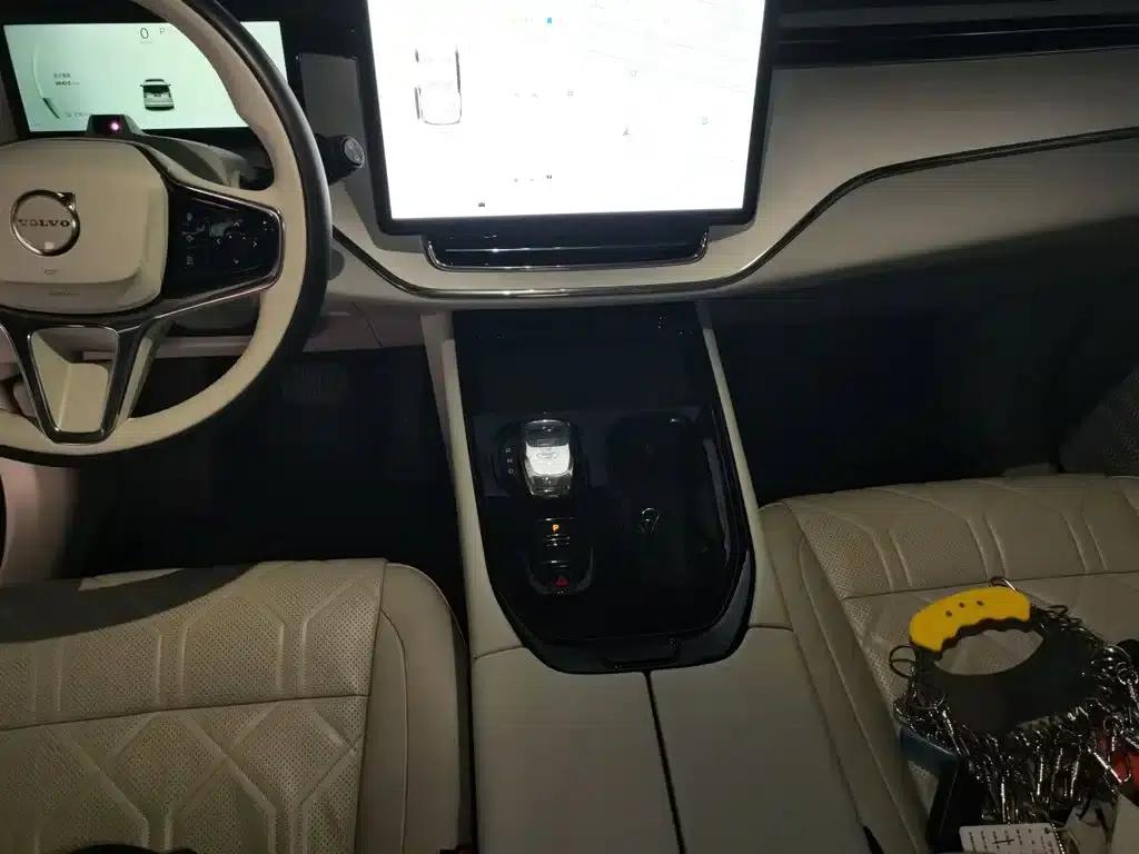 Volvo EM90 2025 Ultra 6-seater — миниатюра 10