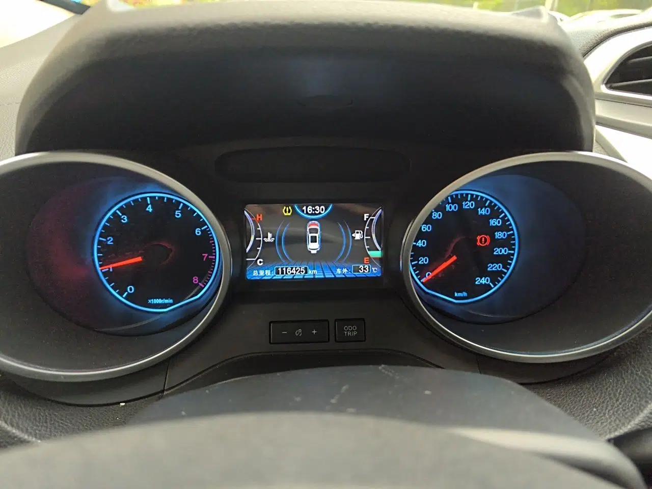 BYD Yuan 2016 1.5L Manual Luxury Model — миниатюра 11