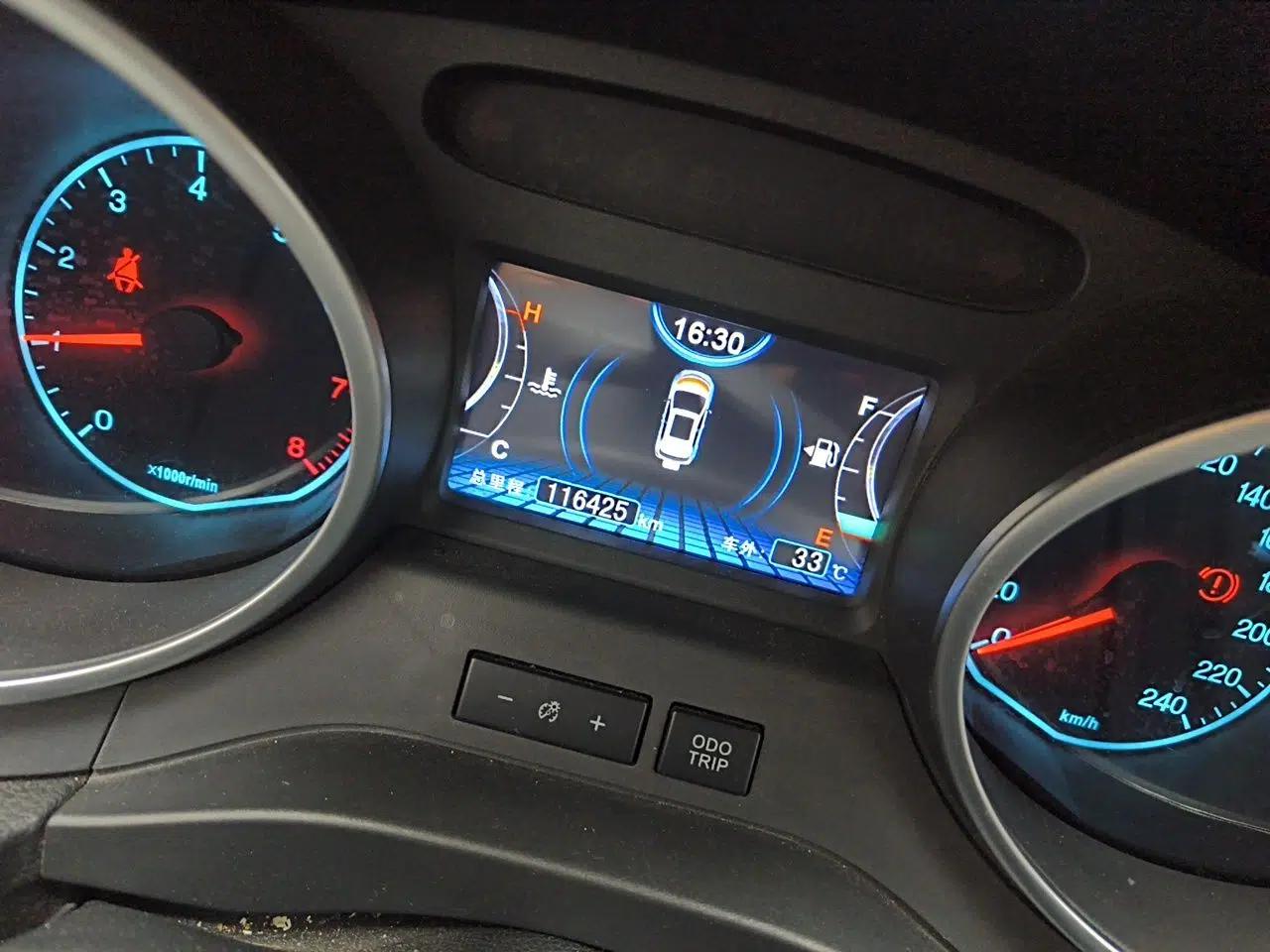 BYD Yuan 2016 1.5L Manual Luxury Model — миниатюра 12