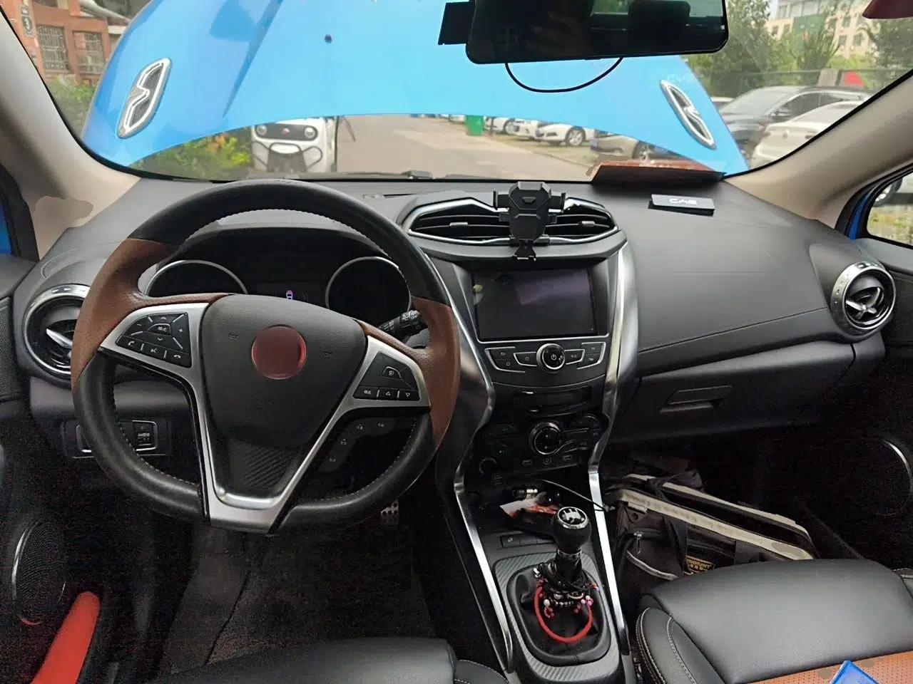 BYD Yuan 2016 1.5L Manual Luxury Model — миниатюра 9