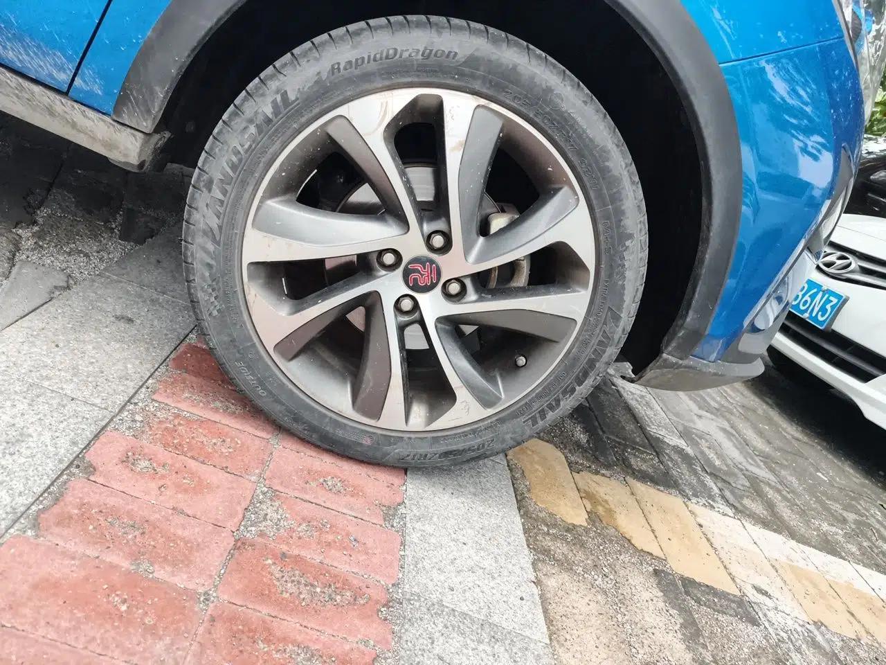 BYD Yuan 2016 1.5L Manual Luxury Version — миниатюра 8