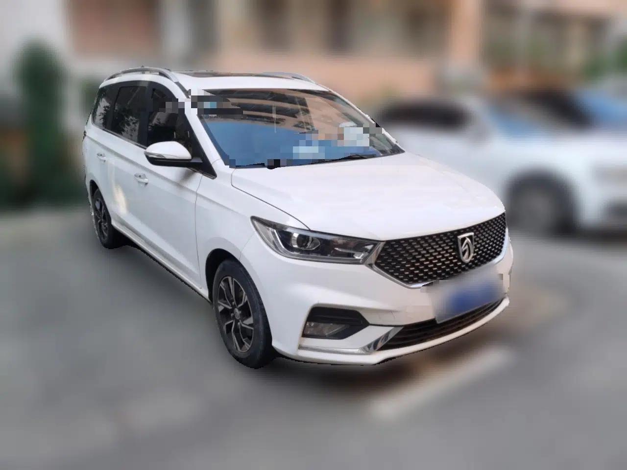 Baojun 360 2019 Revised Version 1.5L Manual Luxury Edition China VI — миниатюра 3
