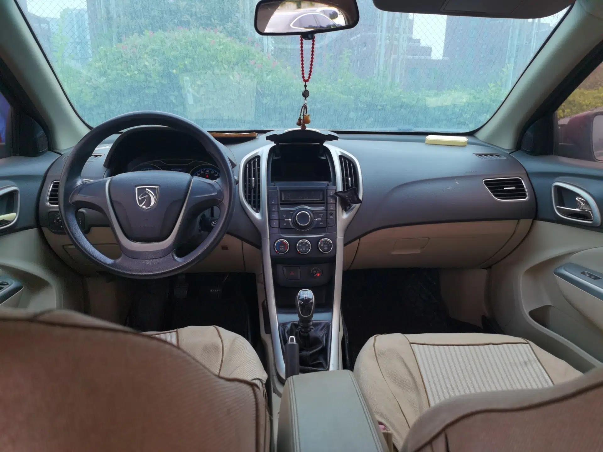 Baojun 630 2014 1.5L manual Comfort trim level — миниатюра 9