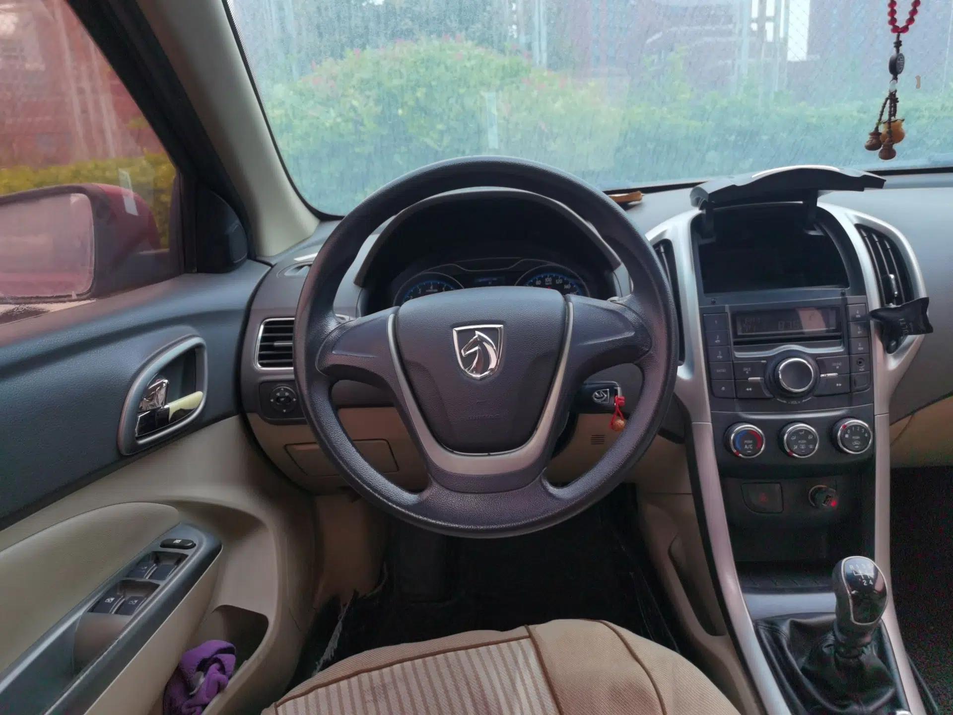 Baojun 630 2014 1.5L manual Comfort trim level — миниатюра 10
