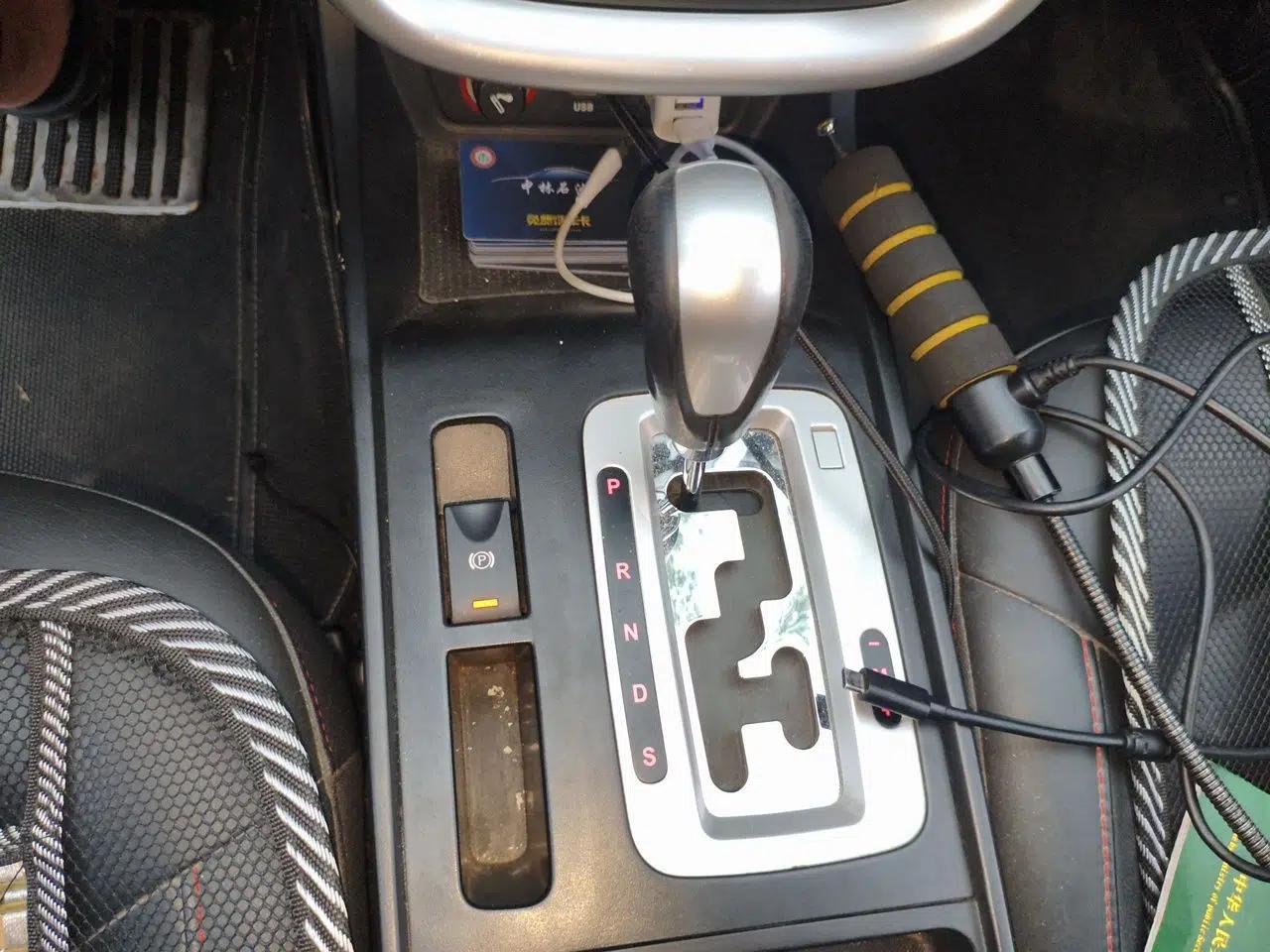 Bestune X80 2013 2.0L automatic luxury version — миниатюра 14