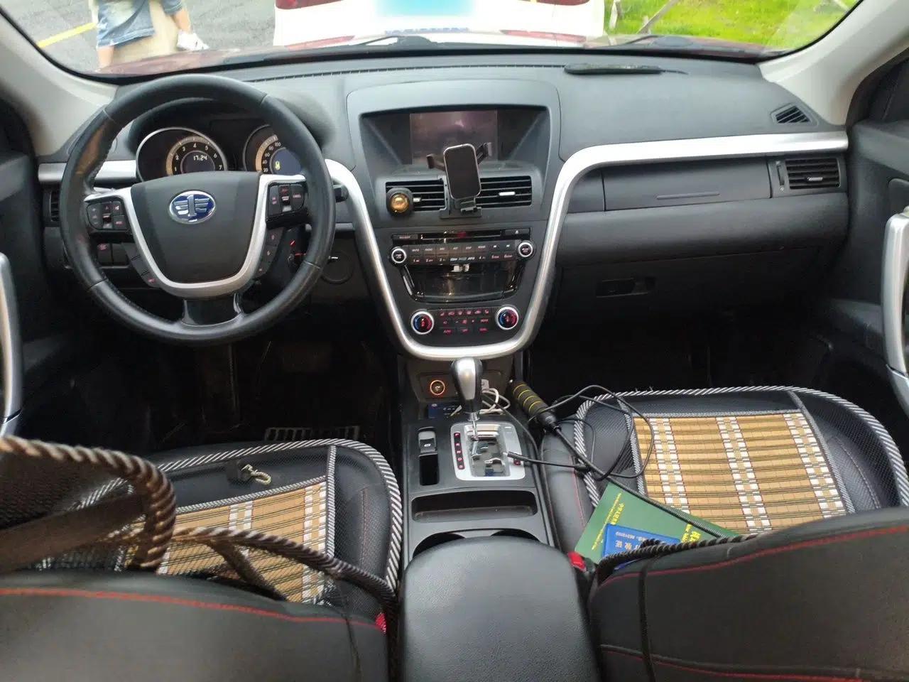 Bestune X80 2013 2.0L automatic luxury version — миниатюра 9