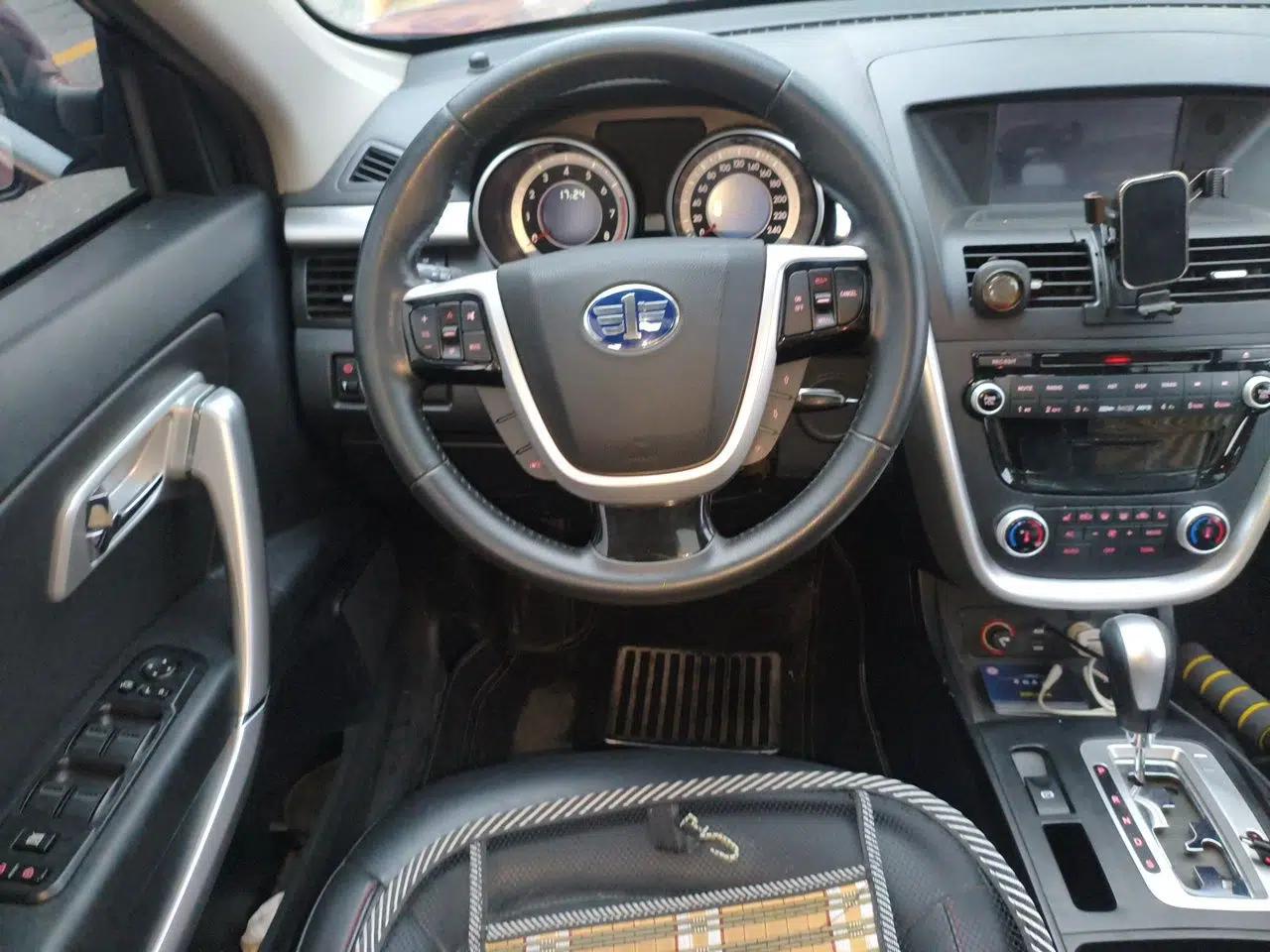 Bestune X80 2013 2.0L automatic luxury version — миниатюра 10