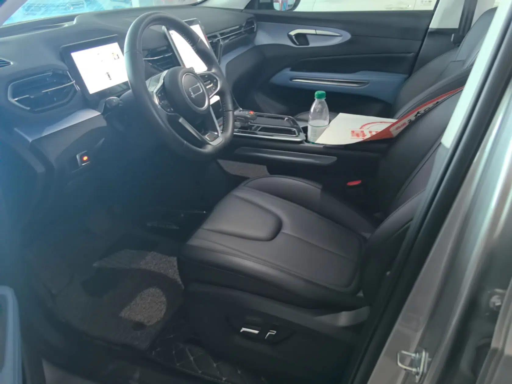 Bestune T90 2023 1.5T DCT Automatic Luxury Edition — миниатюра 17