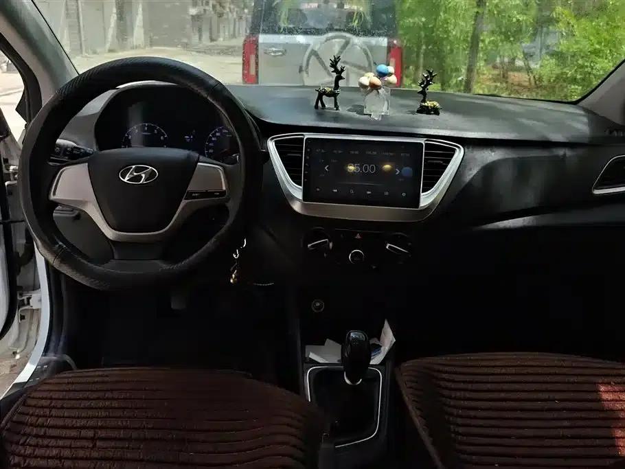 2016 Hyundai Verna 1.4L Manual GLS Cool Edition — миниатюра 12