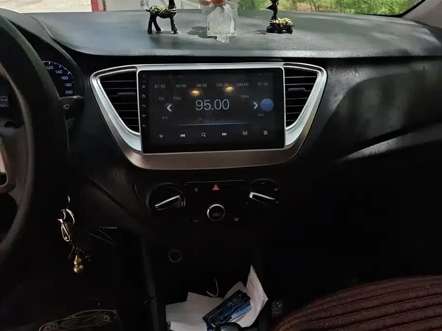 2016 Hyundai Verna 1.4L Manual GLS Cool Edition — миниатюра 13