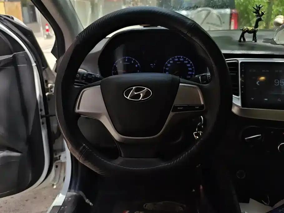 2016 Hyundai Verna 1.4L Manual GLS Cool Edition — миниатюра 15