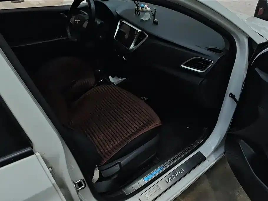 2016 Hyundai Verna 1.4L Manual GLS Cool Edition — миниатюра 8