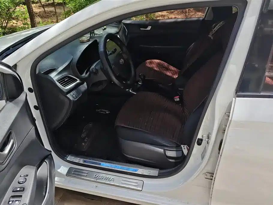 2016 Hyundai Verna 1.4L Manual GLS Cool Edition — миниатюра 9
