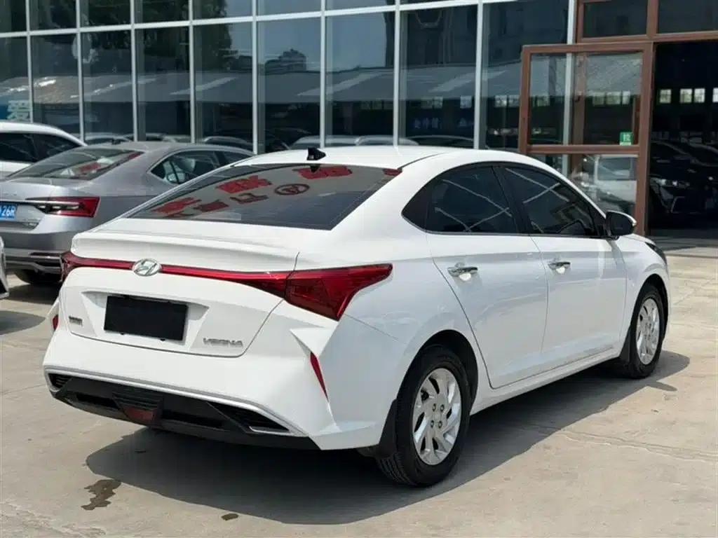 2020 Hyundai Verna 1.4L Manual GLS Cool Edition — миниатюра 4