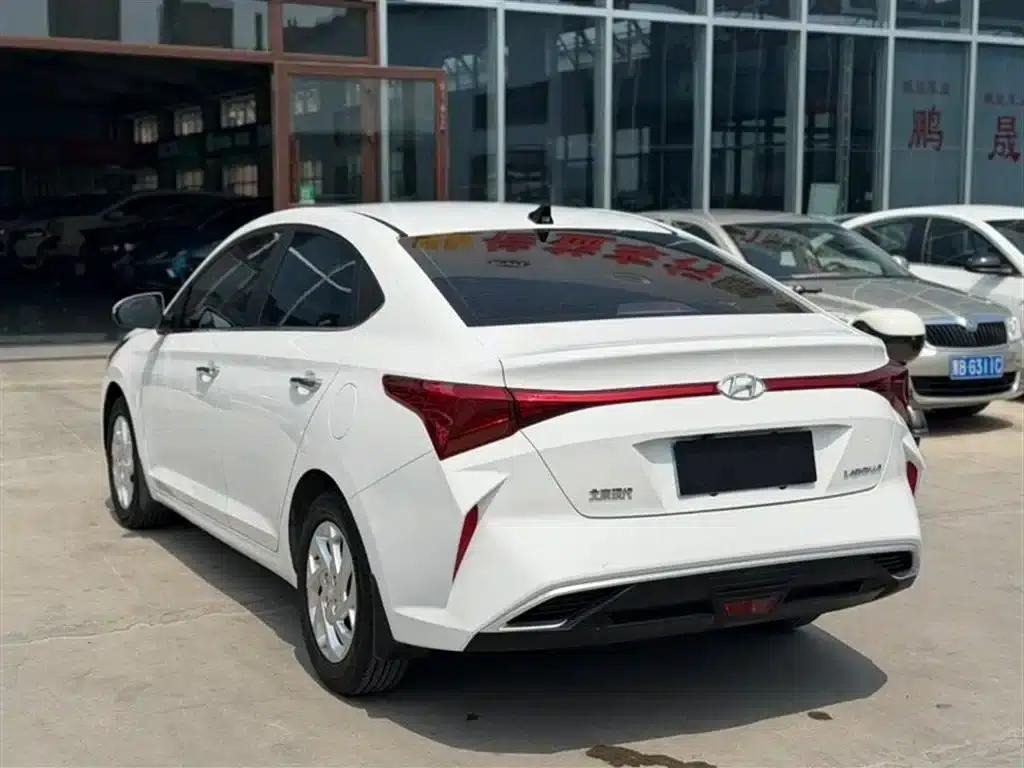2020 Hyundai Verna 1.4L Manual GLS Cool Edition — миниатюра 6