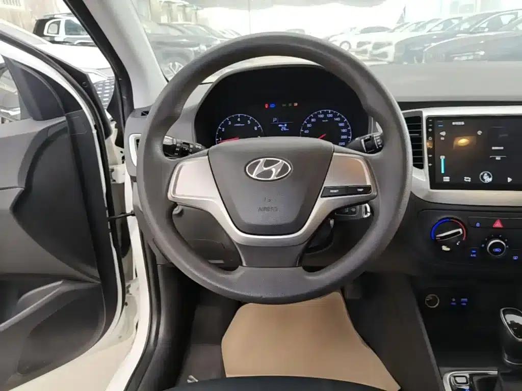 2016 Hyundai Verna 1.4L Automatic GLS (Cool Edition) — миниатюра 11