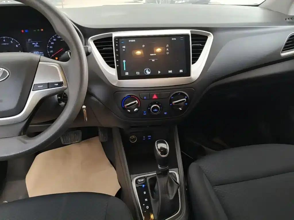 2016 Hyundai Verna 1.4L Automatic GLS (Cool Edition) — миниатюра 13