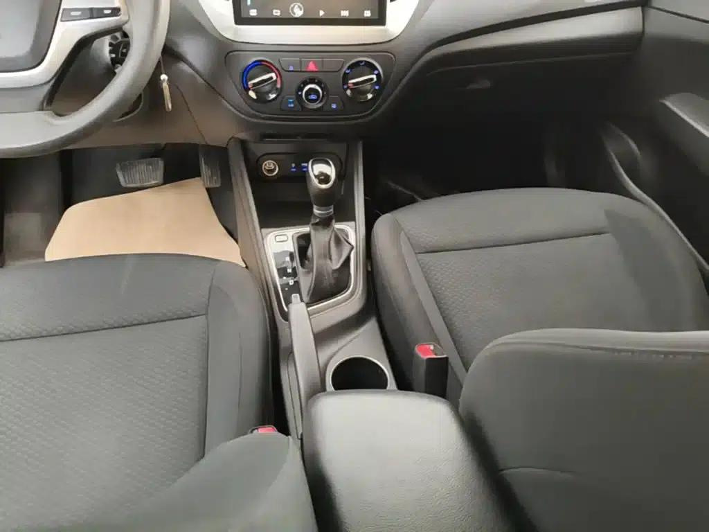 2016 Hyundai Verna 1.4L Automatic GLS (Cool Edition) — миниатюра 14