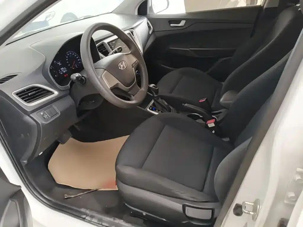 2016 Hyundai Verna 1.4L Automatic GLS (Cool Edition) — миниатюра 15