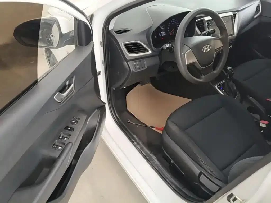 2016 Hyundai Verna 1.4L Automatic GLS (Cool Edition) — миниатюра 16