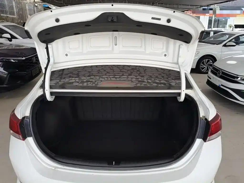 2016 Hyundai Verna 1.4L Automatic GLS (Cool Edition) — миниатюра 19