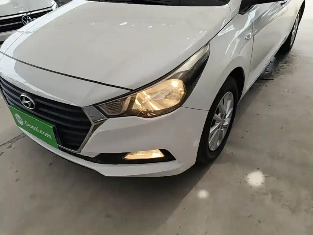 2016 Hyundai Verna 1.4L Automatic GLS (Cool Edition) — миниатюра 24