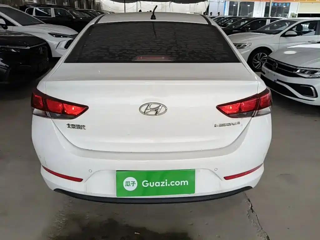 2016 Hyundai Verna 1.4L Automatic GLS (Cool Edition) — миниатюра 6