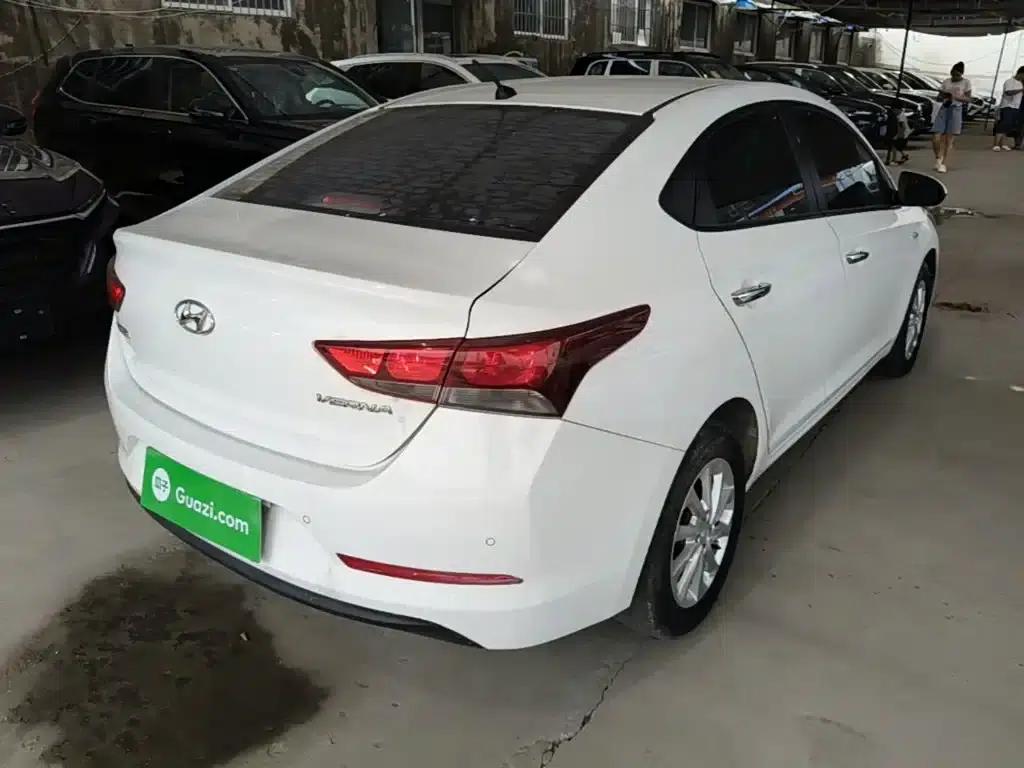 2016 Hyundai Verna 1.4L Automatic GLS (Cool Edition) — миниатюра 7