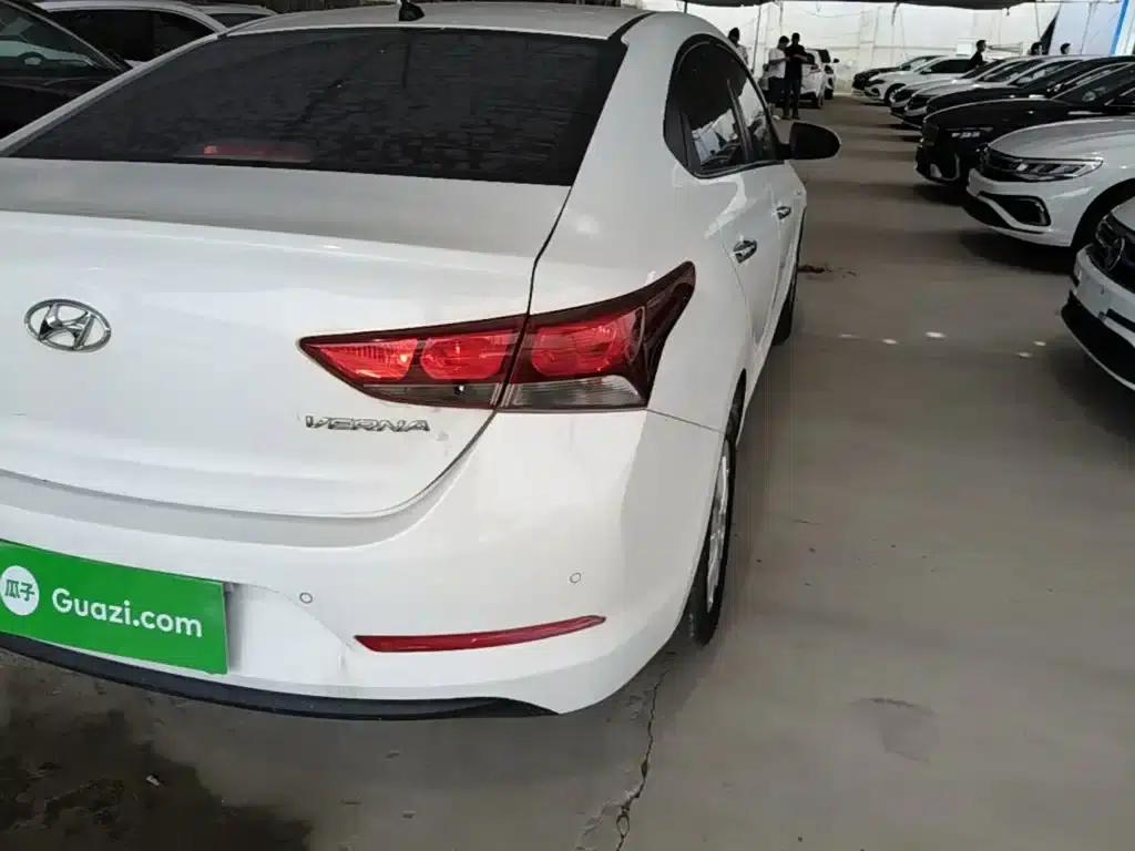 2016 Hyundai Verna 1.4L Automatic GLS (Cool Edition) — миниатюра 8