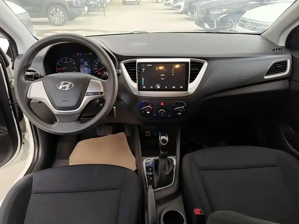 2016 Hyundai Verna 1.4L Automatic GLS (Cool Edition) — миниатюра 10